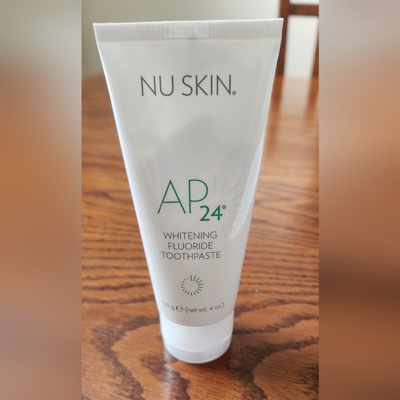 NuSkim AP24 Whiteming Fluoride Toothpaste - Picture 3 of 3